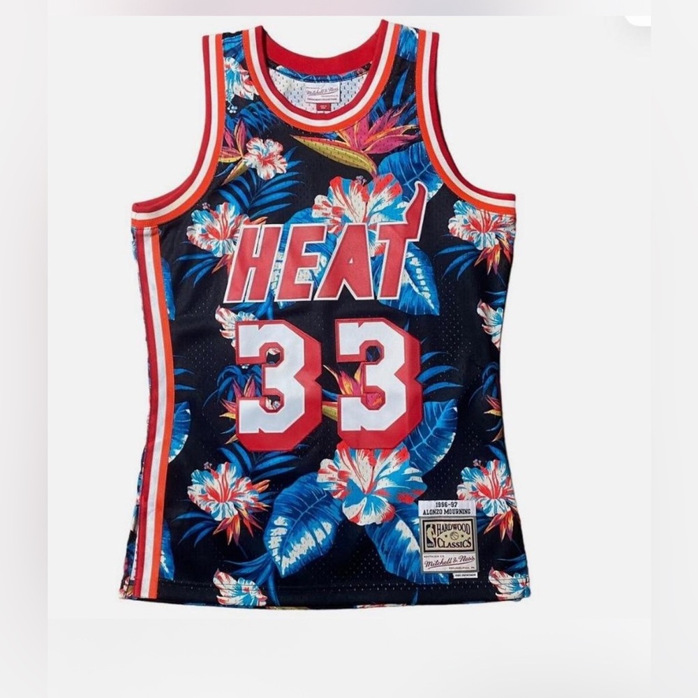 Miami Heat tank in perfect condition size medium alonzo mourning